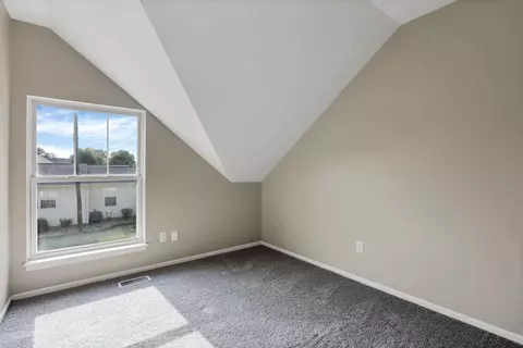 Bedroom - 156 E Postal Ave, Newark, OH 43055 photo 4 of 7