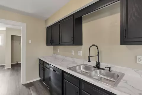 Kitchen - 156 E Postal Ave, Newark, OH 43055 photo 1 of 4