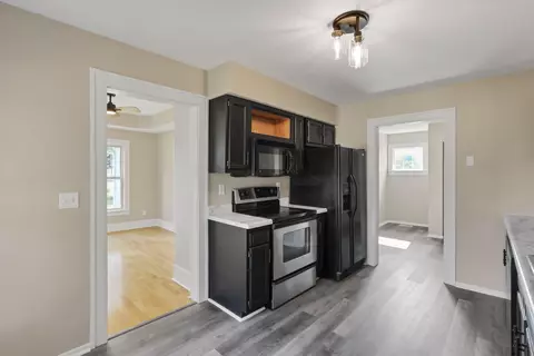 Entry Way - 156 E Postal Ave, Newark, OH 43055 photo 3 of 4