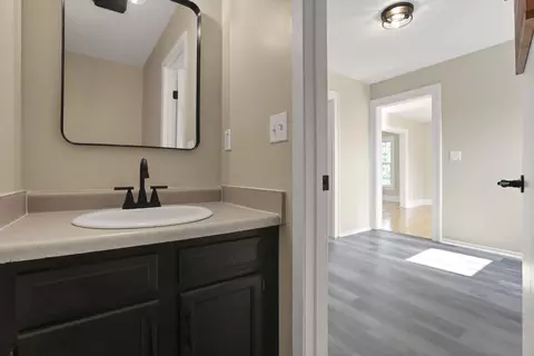 Bath - 156 E Postal Ave, Newark, OH 43055 photo 1 of 7