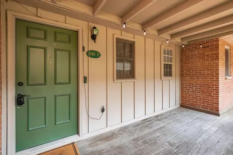 249 E Kossuth St #E, Columbus, OH 43206