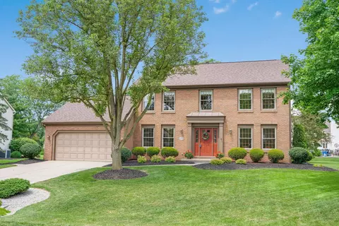 3077 Shoreline Dr, Lewis Center, OH 43035