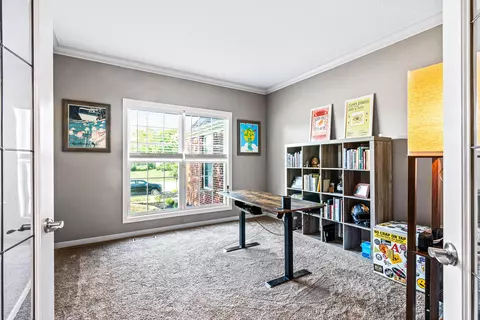 6373 Falcon Chase Dr, Westerville, OH 43082