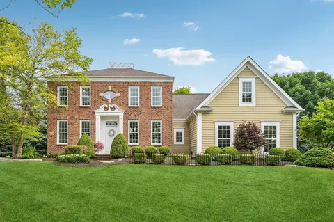 6150 Heritage Lakes Dr, Hilliard, OH 43026