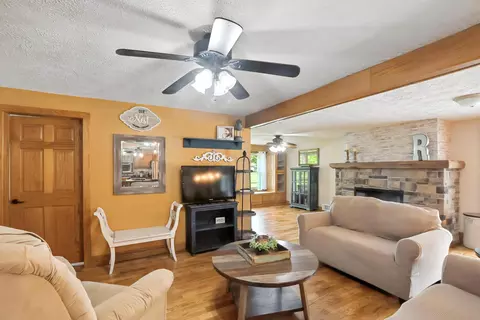 Living - 4544 Hook Rd, Crestline, OH 44827 photo 3 of 4