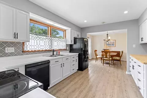 Kitchen - 11826 Elgin Dr, Orient, OH 43146 photo 3 of 3