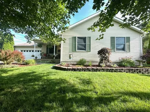 215 Barb Ct, Heath, OH 43056