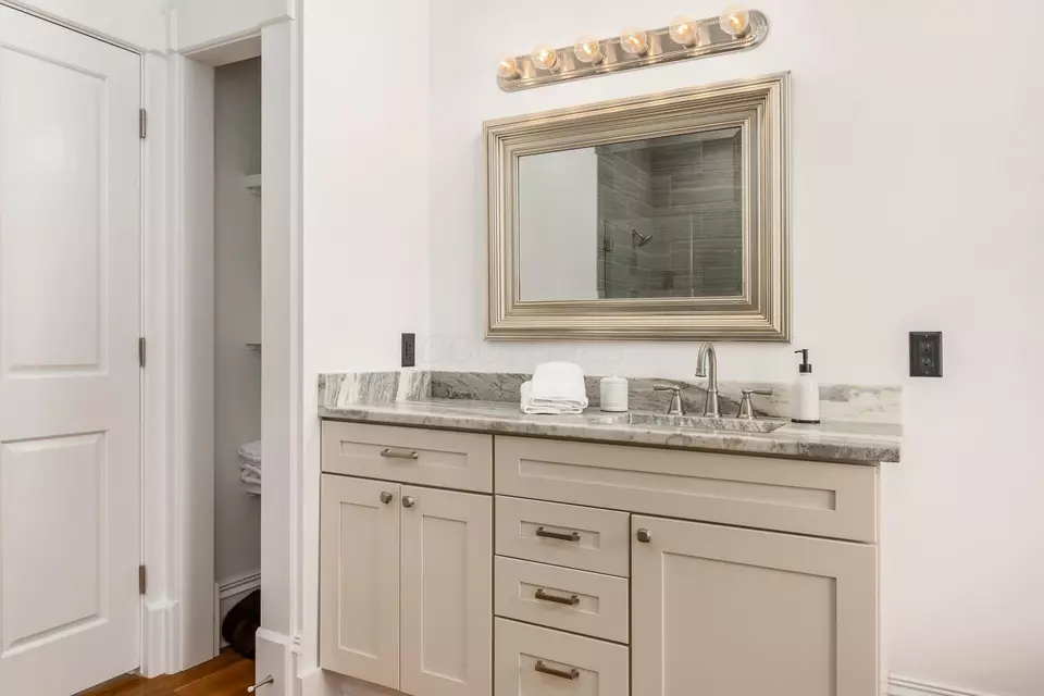 Bath - 390 E Town St #1/2, Columbus, OH 43215 photo 3 of 6