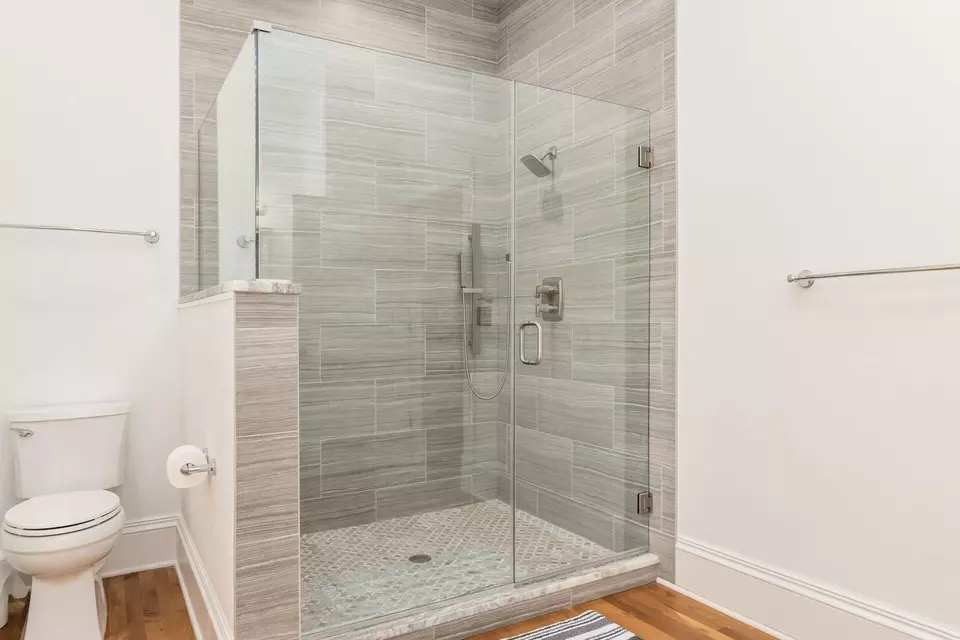 Bath - 390 E Town St #1/2, Columbus, OH 43215 photo 2 of 6