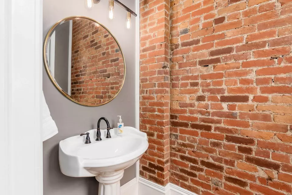 Bath - 390 E Town St #1/2, Columbus, OH 43215 photo 1 of 6