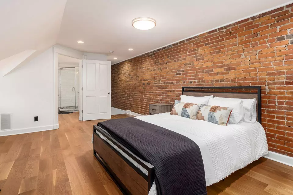 Bedroom - 390 E Town St #1/2, Columbus, OH 43215 photo 6 of 6