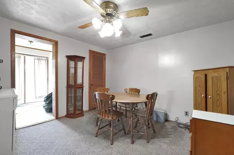 Dining - 412 E Mill St, Circleville, OH 43113 photo 2 of 3