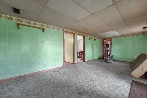 Living - 412 E Mill St, Circleville, OH 43113 photo 2 of 3