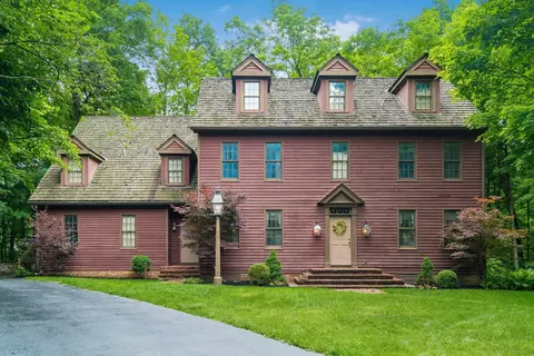 575 Woods Hollow Ln, Powell, OH 43065