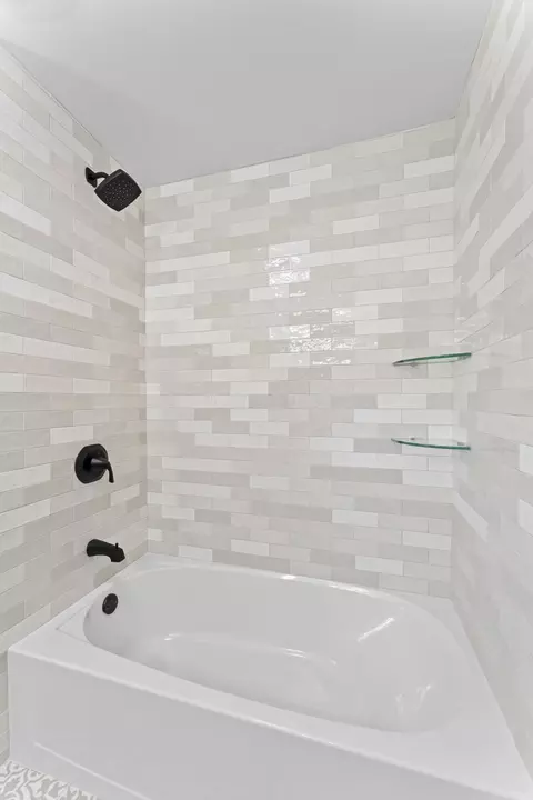 Bath - 137 E Morrill Ave, Columbus, OH 43207 photo 4 of 4