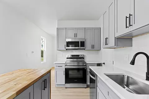 Kitchen - 137 E Morrill Ave, Columbus, OH 43207 photo 3 of 4
