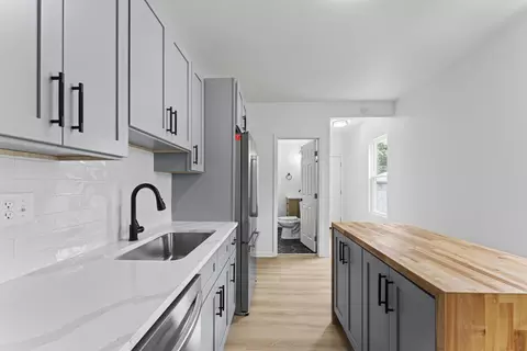 Kitchen - 137 E Morrill Ave, Columbus, OH 43207 photo 2 of 4