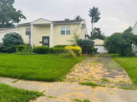 907 Higbee Dr N, Columbus, OH 43207