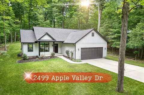 2499 Apple Valley Dr, Howard, OH 43028