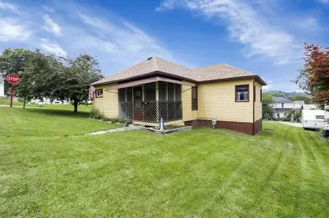 141 Hull St, Crooksville, OH 43731