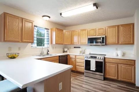 Kitchen - 237 Harvard Loop, Delaware, OH 43015 photo 2 of 3