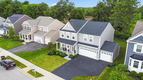 8022 Narrow Leaf Dr, Blacklick, OH 43004
