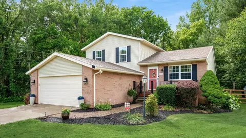 637 Livingston Ct, Heath, OH 43056