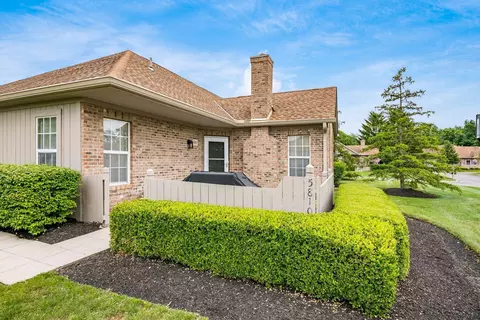 5810 Willow Lake Dr, Grove City, OH 43123