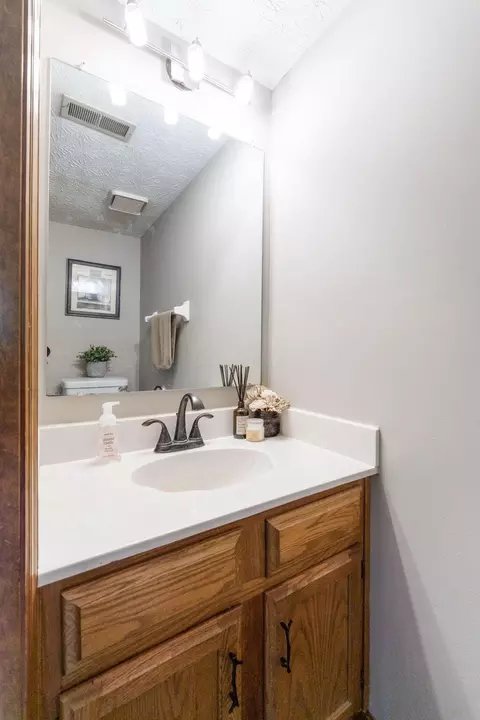 Bath - 2165 Millrow Loop, Dublin, OH 43016 photo 1 of 6