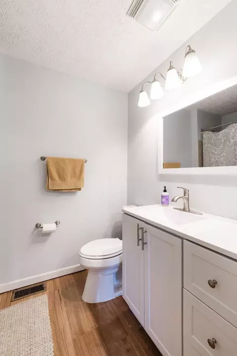 Bath - 2165 Millrow Loop, Dublin, OH 43016 photo 6 of 6