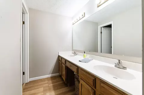 Bath - 2165 Millrow Loop, Dublin, OH 43016 photo 2 of 6