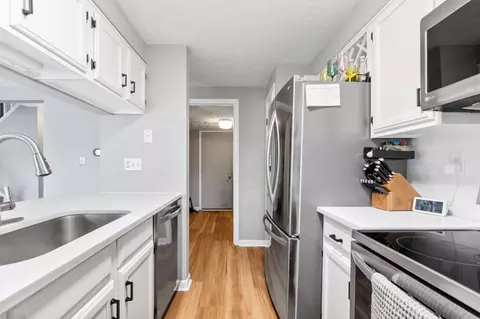 Kitchen - 2165 Millrow Loop, Dublin, OH 43016 photo 7 of 7