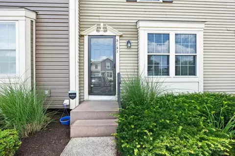 5153 Singleton Dr #44B, Hilliard, OH 43026