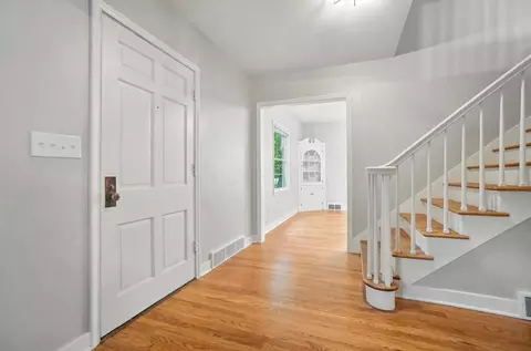 Entry Way - 1806 Audubon Park Dr, Springfield, OH 45504 photo 2 of 6