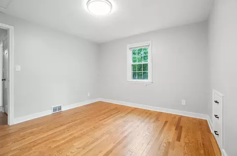 Bedroom - 1806 Audubon Park Dr, Springfield, OH 45504 photo 6 of 9