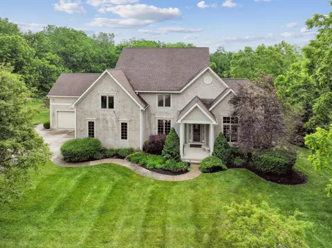 332 Waters Edge Dr, Hebron, OH 43025