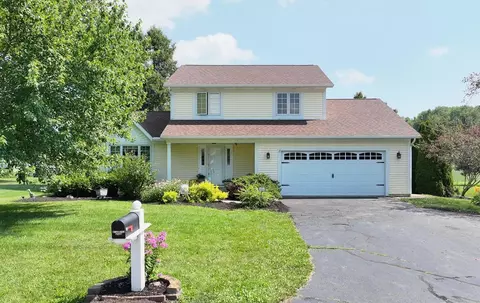 2 Delaware Dr, Fredericktown, OH 43019