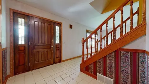 Entry Way - 2 Delaware Dr, Fredericktown, OH 43019 photo 2 of 2