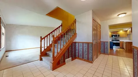 Entry Way - 2 Delaware Dr, Fredericktown, OH 43019 photo 1 of 2