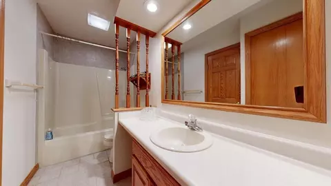 Bath - 2 Delaware Dr, Fredericktown, OH 43019 photo 5 of 5