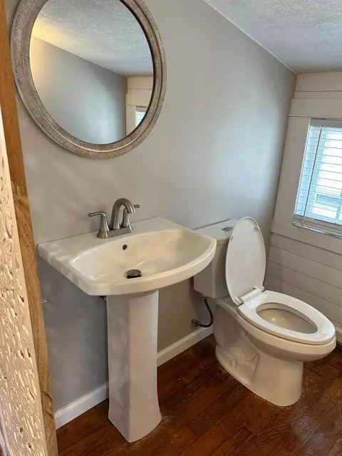 Bath - 705 Maple Ave, Newark, OH 43055 photo 1 of 2