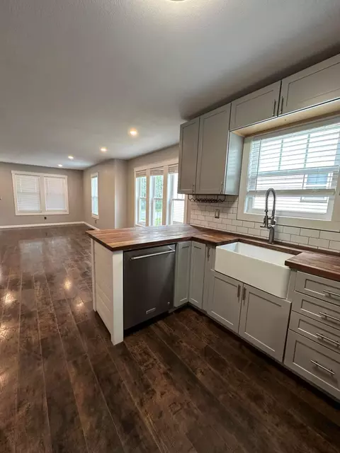 Kitchen - 705 Maple Ave, Newark, OH 43055 photo 2 of 5