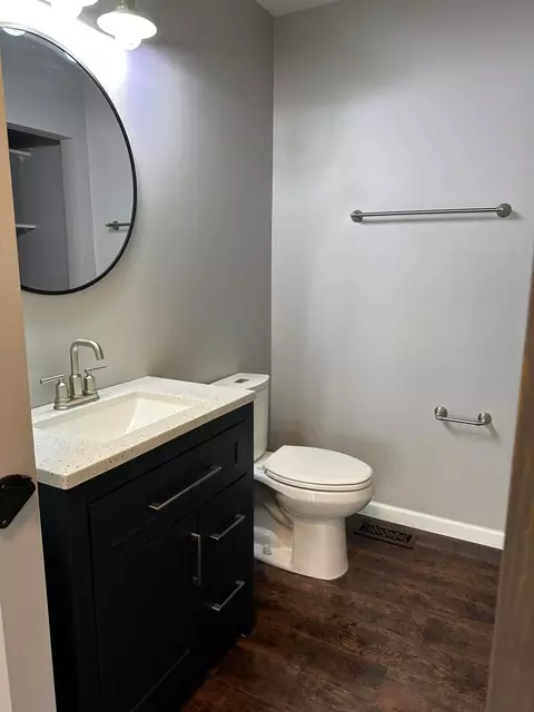 Bath - 705 Maple Ave, Newark, OH 43055 photo 2 of 2