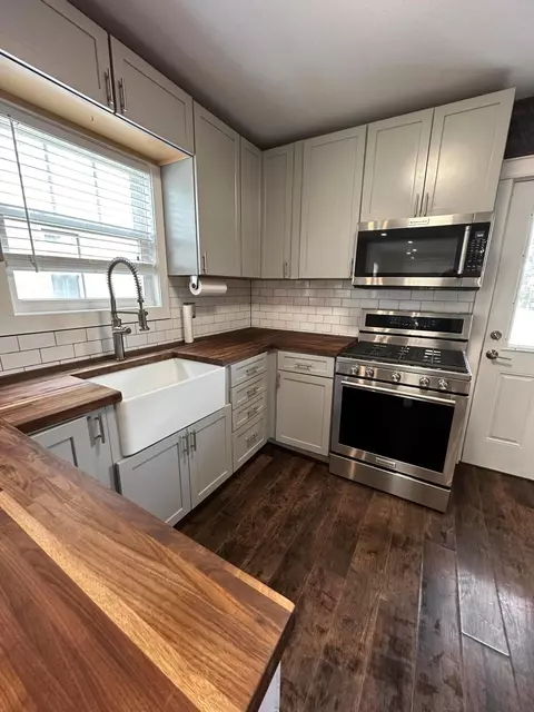 Kitchen - 705 Maple Ave, Newark, OH 43055 photo 3 of 5