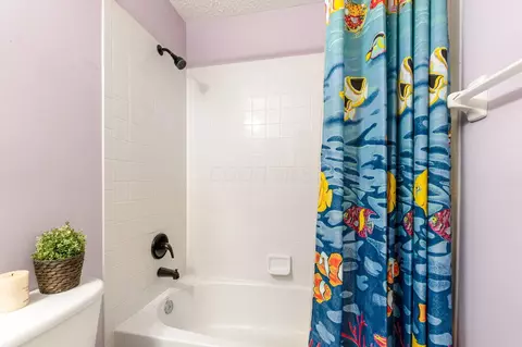 Bath - 7672 Tullymore Dr, Dublin, OH 43016 photo 8 of 9