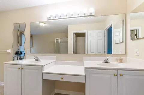 Bath - 7672 Tullymore Dr, Dublin, OH 43016 photo 6 of 9