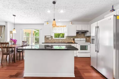 Kitchen - 7672 Tullymore Dr, Dublin, OH 43016 photo 2 of 7