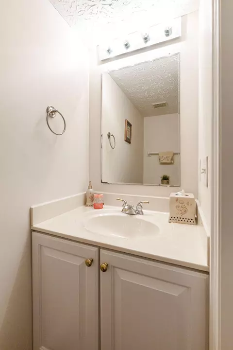 Bath - 7672 Tullymore Dr, Dublin, OH 43016 photo 1 of 9