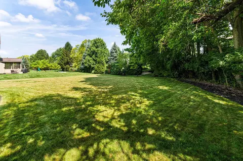 Exterior - 7672 Tullymore Dr, Dublin, OH 43016 photo 17 of 19