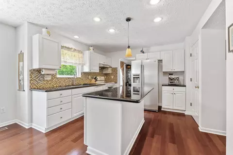 Kitchen - 7672 Tullymore Dr, Dublin, OH 43016 photo 3 of 7